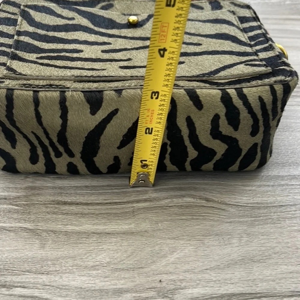 Madewell The Transport
Camera Bag: Tiger Calf Hair olive green NWT - Picture 4 of 7
